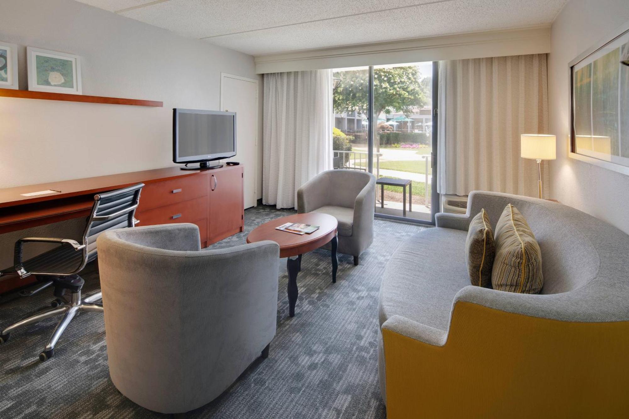 Courtyard By Marriott Atlanta Windy Hill/Ballpark Smyrna Exterior foto