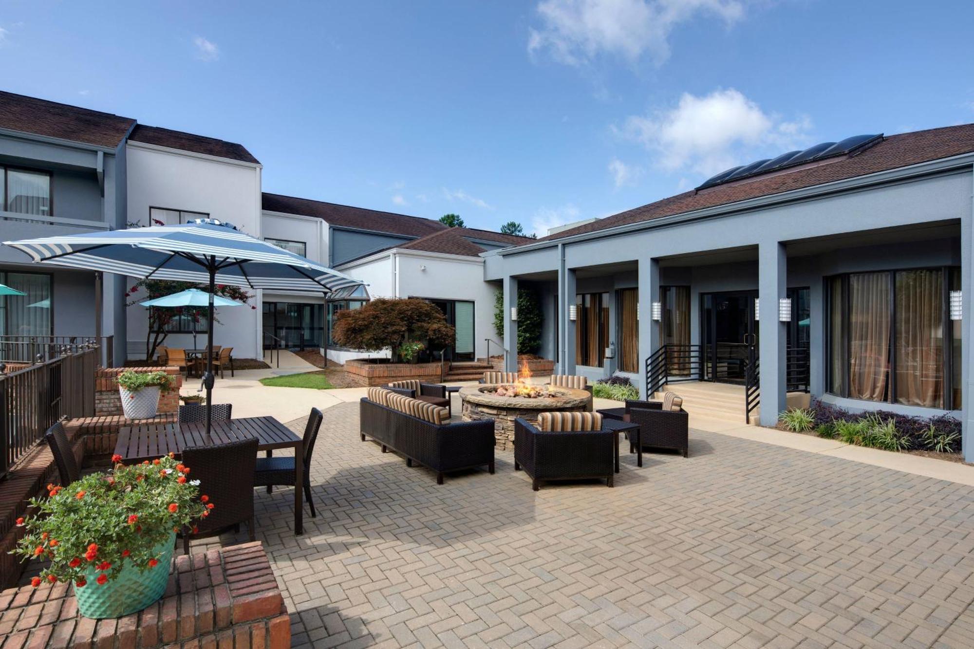 Courtyard By Marriott Atlanta Windy Hill/Ballpark Smyrna Exterior foto