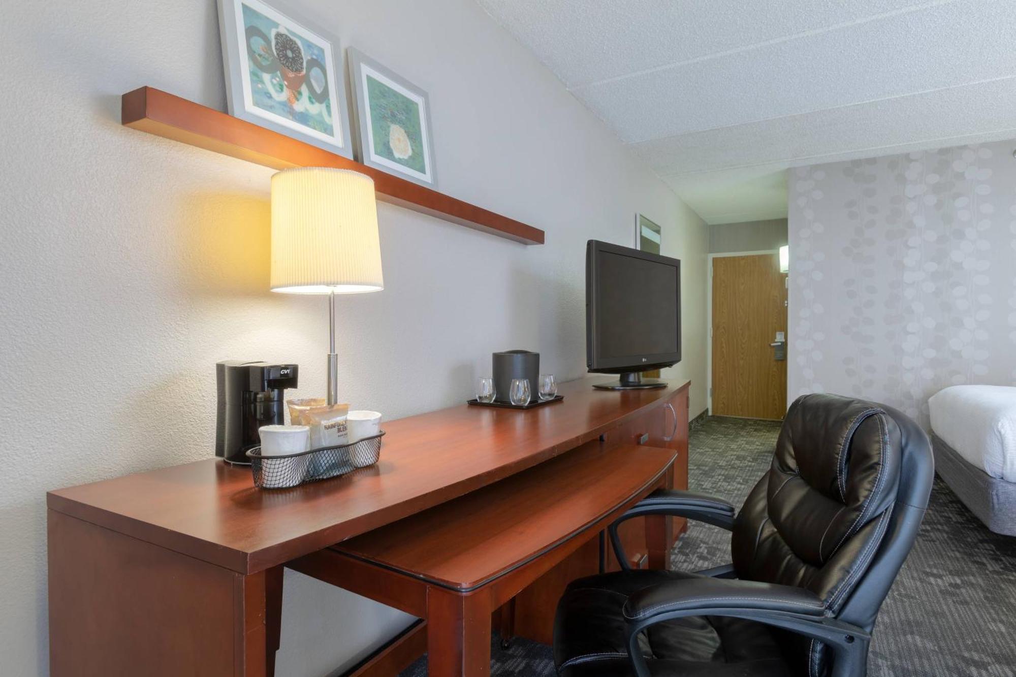 Courtyard By Marriott Atlanta Windy Hill/Ballpark Smyrna Exterior foto